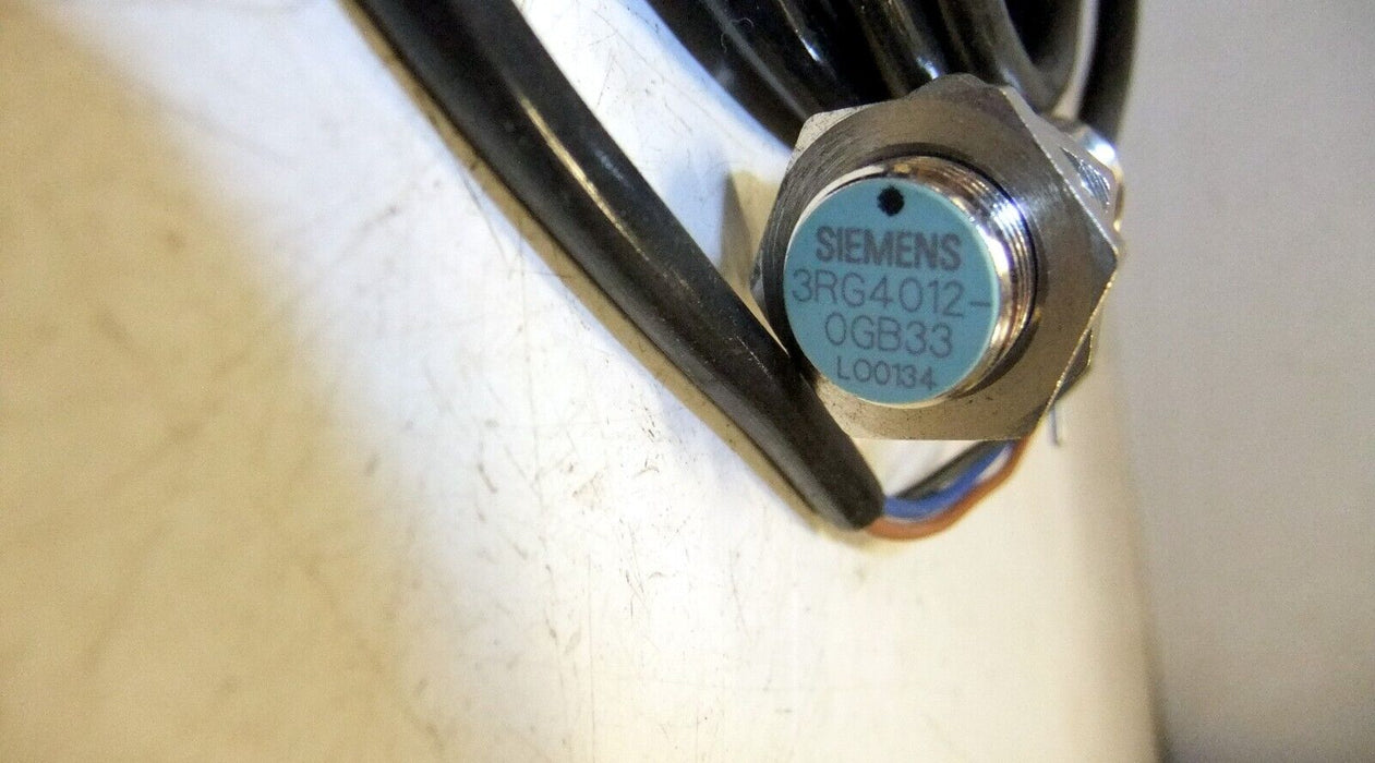 Siemens 3RG4012-0GB33 Proximity Switch