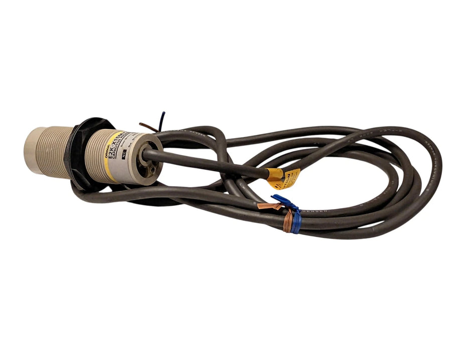 Omron E2K-X15MY2 100-240 V AC Capacitive Proximity Sensor