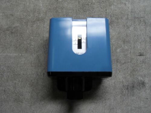 SMC IS300-02-XJ Pressure Switch