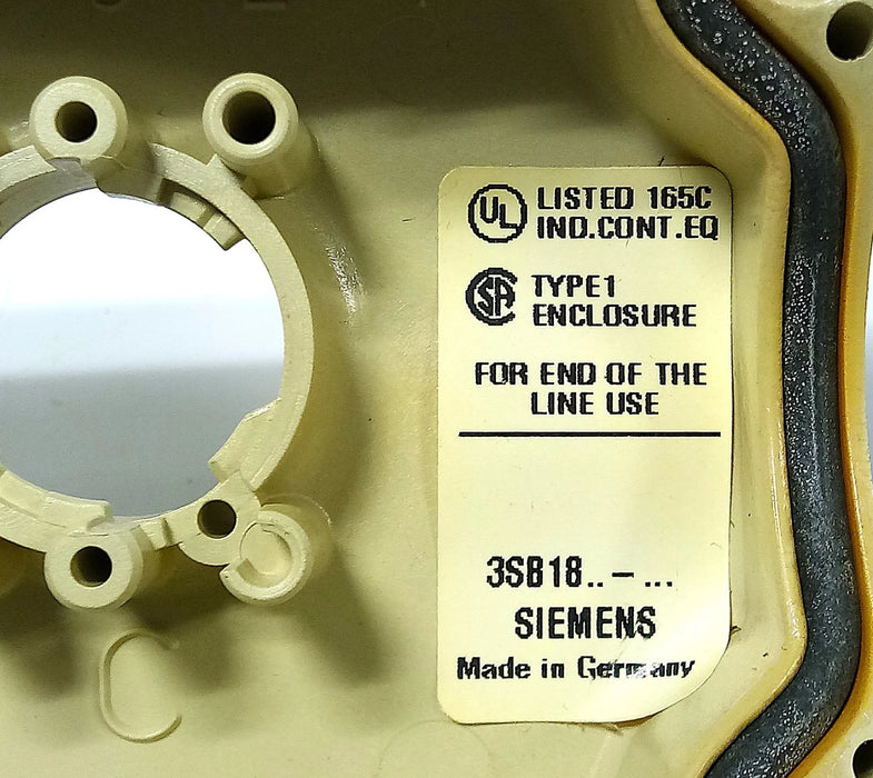 Siemens 3SB1803-0AC 3 Button Type 1 Enclosure for 22 mm Pushbuttons