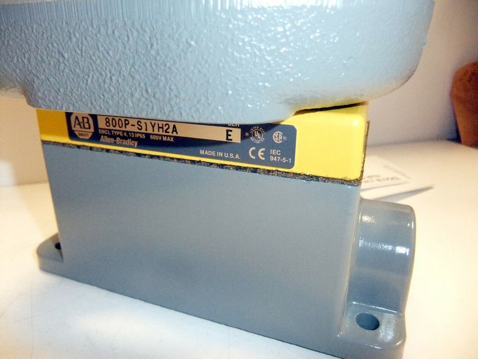 Allen-Bradley Palm Push Button 800P-S1YH2A