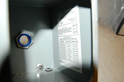 Allen-Bradley CR104PEG11 PUSH BUTTON WITH ENCLOSURE