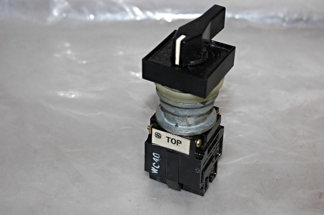 GE CR104MB22242 Oiltight Selector Switch