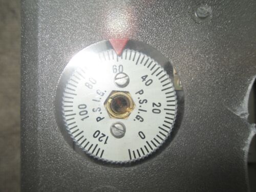 1 JOHNSON CONTROLS P-8000 PROPORTIONAL ACTION PRESSURE CONTROLLER