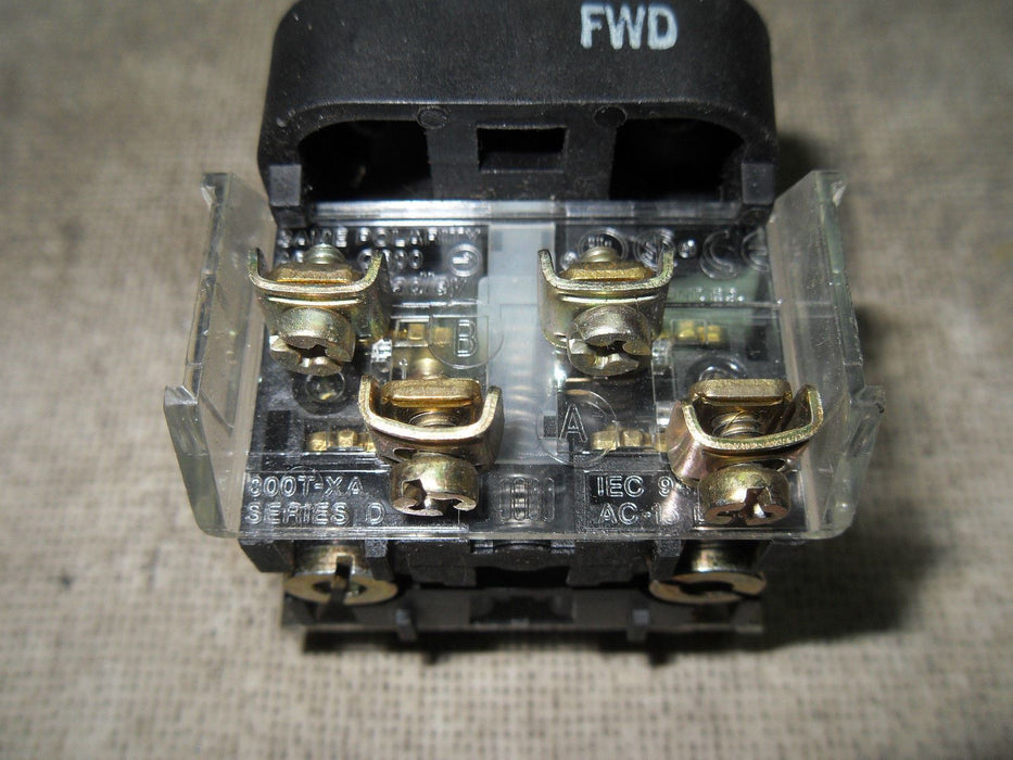 Allen-Bradley 800T-QA24 Ser T Red Illuminated Push Button
