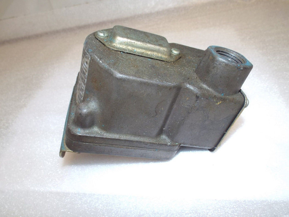 Barksdale D1T-A150SS Pressure Or Vacuum Actuated Switch
