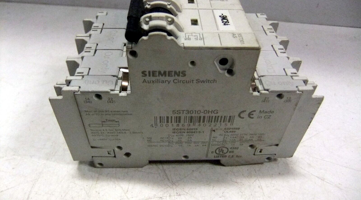 Siemens 5SJ4325-7HG41 25A Circuit Breaker w/ 5ST3010-0HG Aux. Circuit Switch