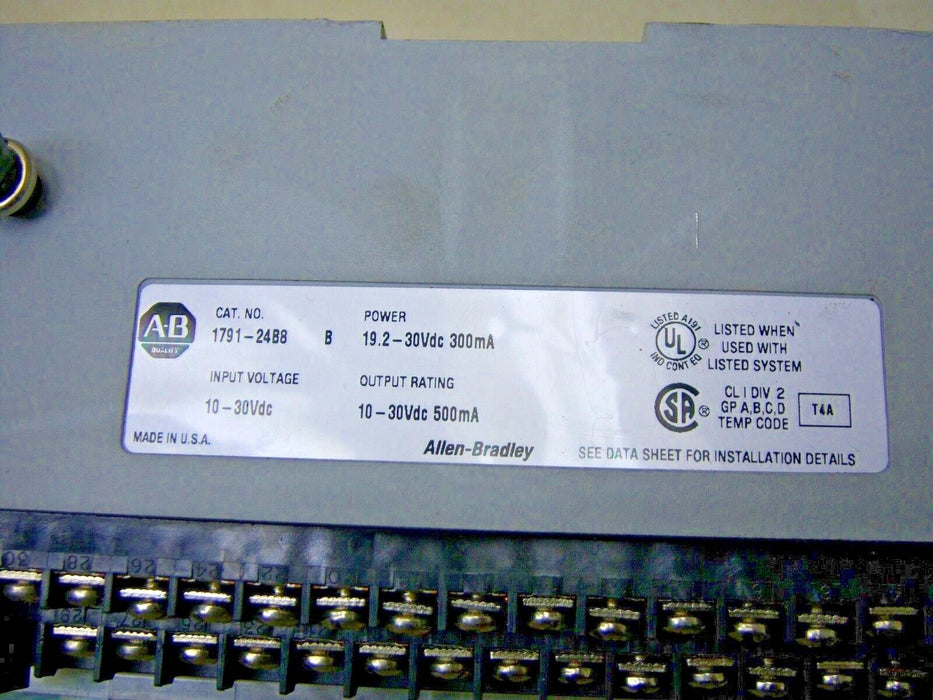 Allen-Bradley Block 32PT PLC I/O Module 1791-24B8 24 VDC