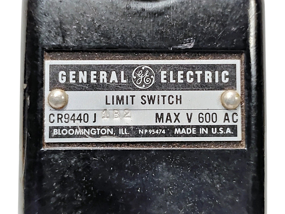 GE CR9440-J1B2 600 V AC Rotary Gear Limit Switch w/ Roller Arm