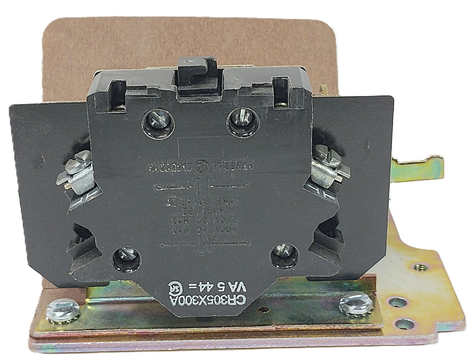 GE CR305X300A 600VAC/250VDC Auxiliary Contact Block for NEMA Size 3/4 Starters