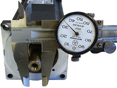 Lenze Americas MCS 06I41LRS0P1-A11N-ST5S00N-R0SU 0.64KW 2.9A 0.86HP Servo Motor