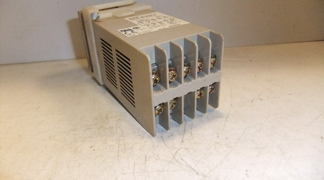 Omron E5CS-R1KJX-F Temperature Controller
