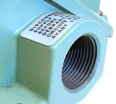 RAYCHEM AMC-1B 125/250/480 V AC 22 A NEMA 4X 25¬∞F-325¬∞F Line-Sensing Thermostat