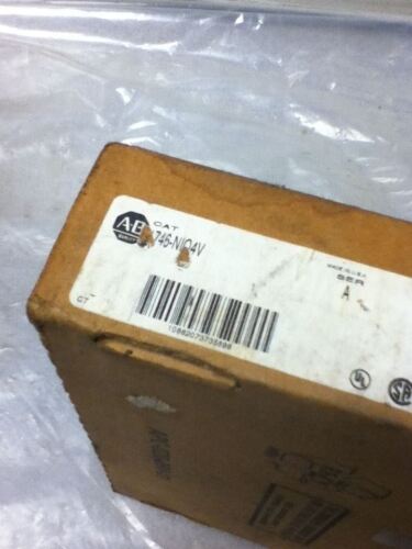 Allen-Bradley 1746-NIO4V I/O Module