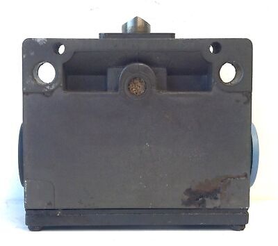 Balluff BNS 819-B02-D16-61-16-10 Snap Contact Mechanical Limit Switch