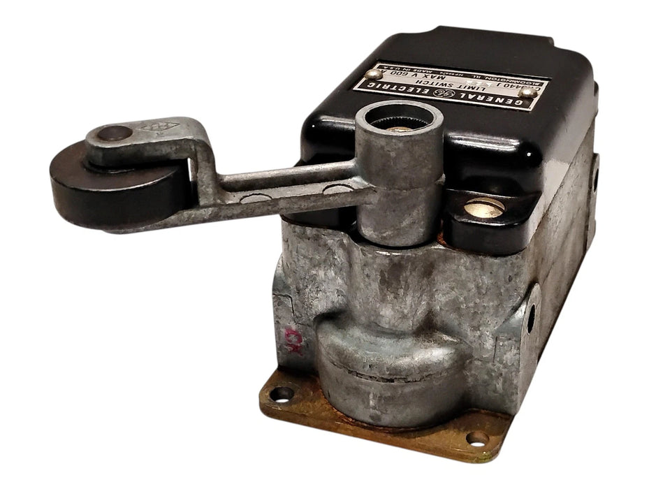 GE CR9440-J1B2 600 V AC Rotary Gear Limit Switch w/ Roller Arm
