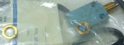 Telemecanique XCM F110 240 V AC 10 A Roller Plunger Limit Switch