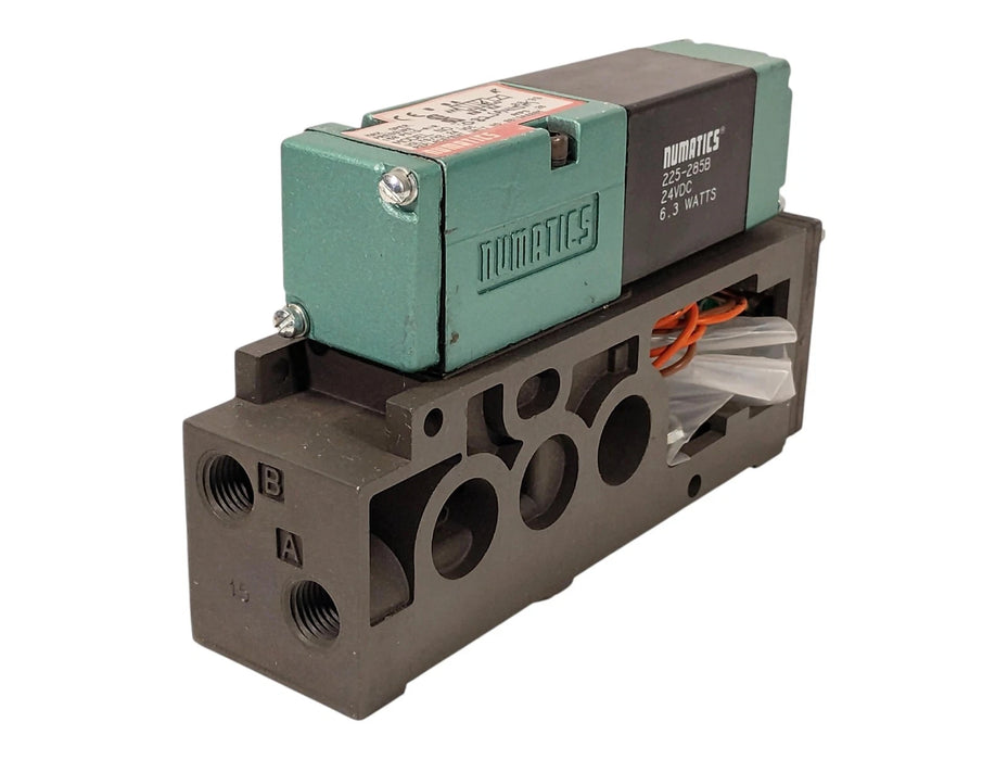 ASCO 082SA415M 150 psi Pneumatic Solenoid Valve w/ 24 V DC Coil and Manifold
