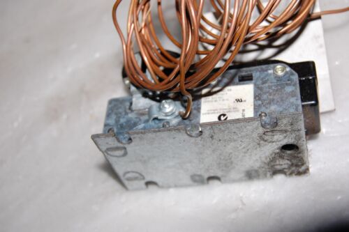 JOHNSON CONTROLS A19AHC-10 TEMP CONTROLLER