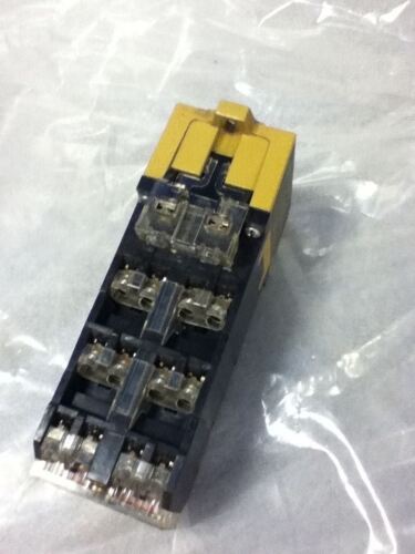 Allen-Bradley 700-P1200A1 SERIES D RELAY
