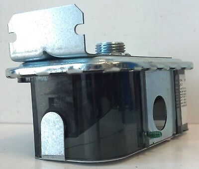 Johnson Controls P32AF-1C 120/240VAC .05-5" WC SPDT Differential Pressure Switch