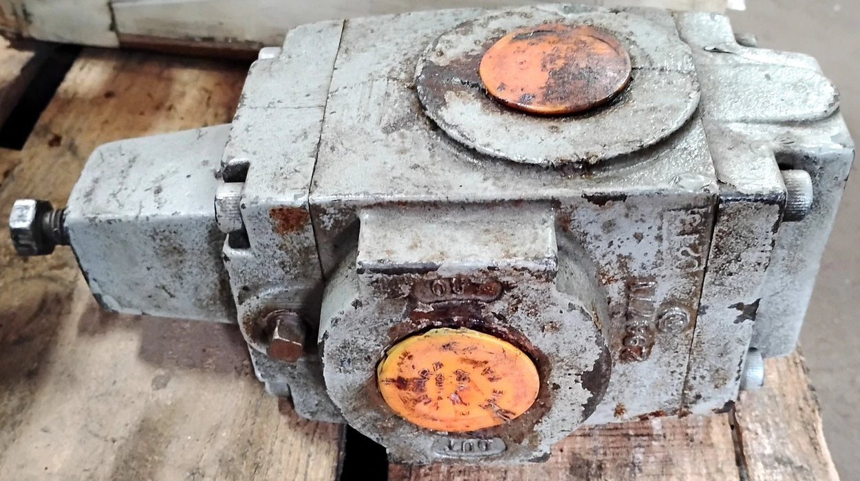 Vickers RT-10-B4-22 1-1/4" 500 PSI Pipe-Mounted Hydraulic Pressure Control Valve