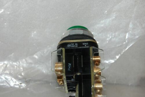 Allen-Bradley 800T-B1 GREEN PUSH BUTTON CAR1-F15-1