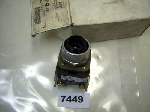 Allen-Bradley Push Button 800T-QB10 Illuminated 120V 1NO 1NC