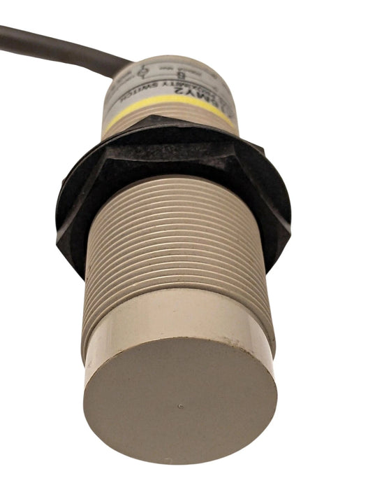 Omron E2K-X15MY2 100-240 V AC Capacitive Proximity Sensor