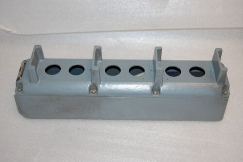 Square D 9001-UG-3 6 Push Button Enclosure