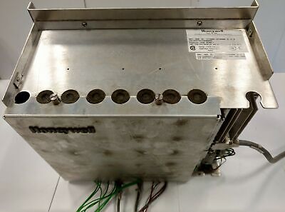 Honeywell UMC800 Enclosed Rack Controller
