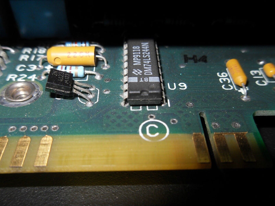 1 Square D SY/MAX 8030-ROM-221 SERIES F2 OUTPUT MODULE