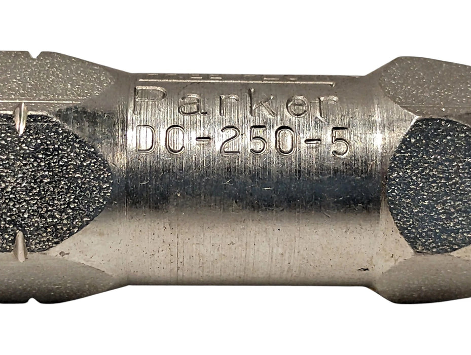 Parker DC-250-5 3000 psi 1/4 - 18 NPSF Hydraulic Check Valve