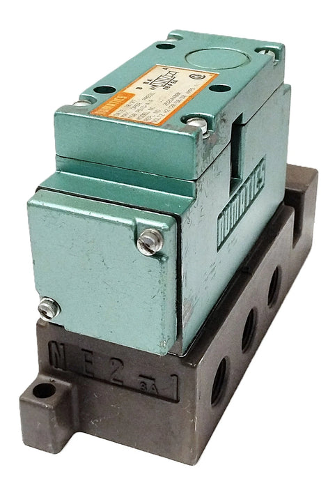 Numatics 252SA400K000030 Solenoid Valve Less Coil w/ Manifold
