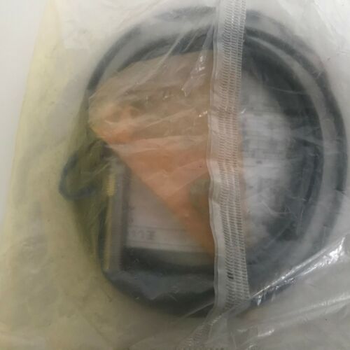 Omron E2E-X1R5Y1 Proximity Switch