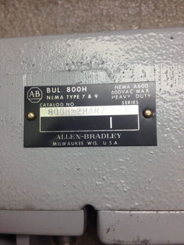 Allen-Bradley 800H-2HAR7 PUSHBUTTON STATION