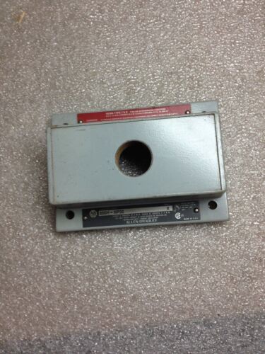 Allen-Bradley 8004-1HVXYM1 PUSH BUTTON STATION