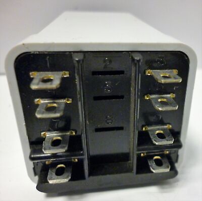 Allen-Bradley 700-HS12BU120 Plug-in Timing Relay