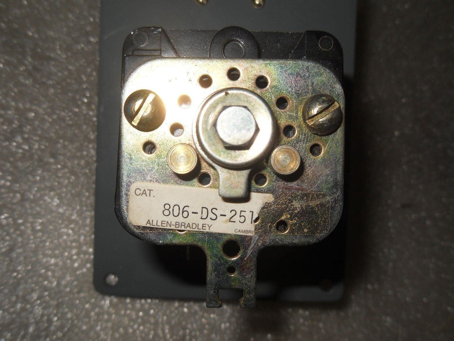 Allen-Bradley 806-DS-2515 Lockable Rotary Drum Switch