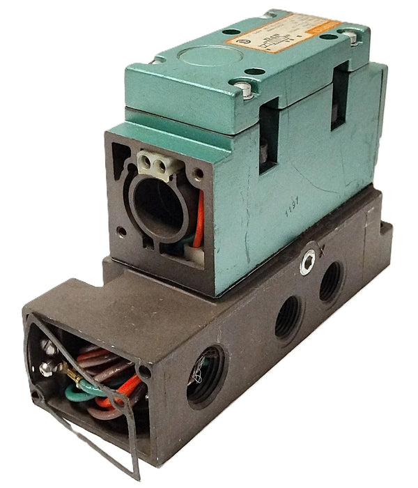 Numatics 252SA400K000030 Solenoid Valve Less Coil w/ Manifold