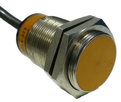 Omron E2E-X10Y1-53US 120 V AC Shielded Proximity Sensor