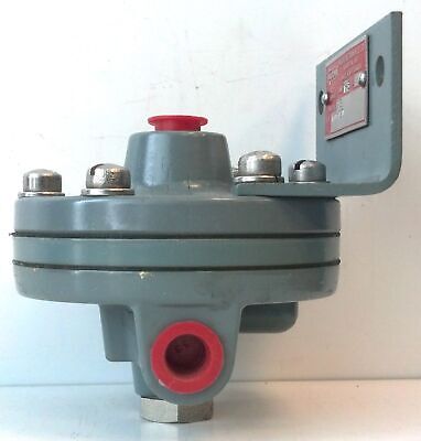 Moore 66BA3 1/4" NPT Series 66 1:3 Amplifying Pneumatic Relay