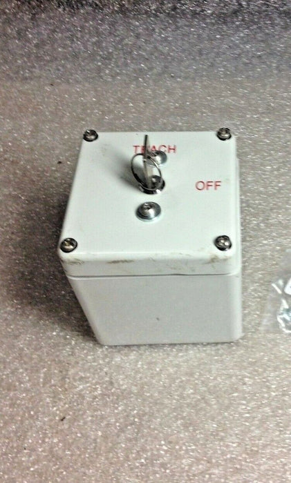 Tecnomatic Hd16 Key Operated Selector Switch ESIDTZMWF-24VDC-FLHJ/TEMS