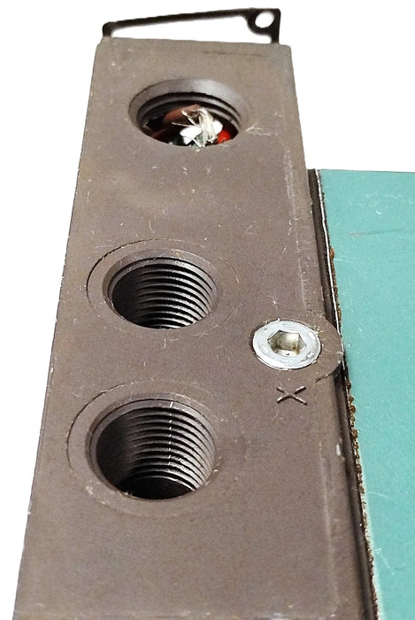 Numatics 252SA400K000030 Solenoid Valve Less Coil w/ Manifold