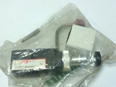 Numatics 081RS300J Manual Pneumatic Regulator w/ Pressure Gauge