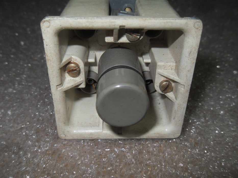 1 Honeywell 909AAA01 MICRO SWITCH PUSH BUTTON