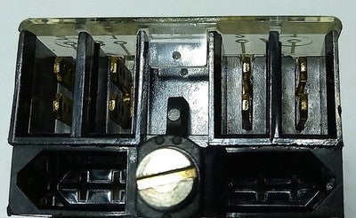 Allen-Bradley 800MR-A6 110-300 V AC Red Flush Head Non-Illuminated Pushbutton