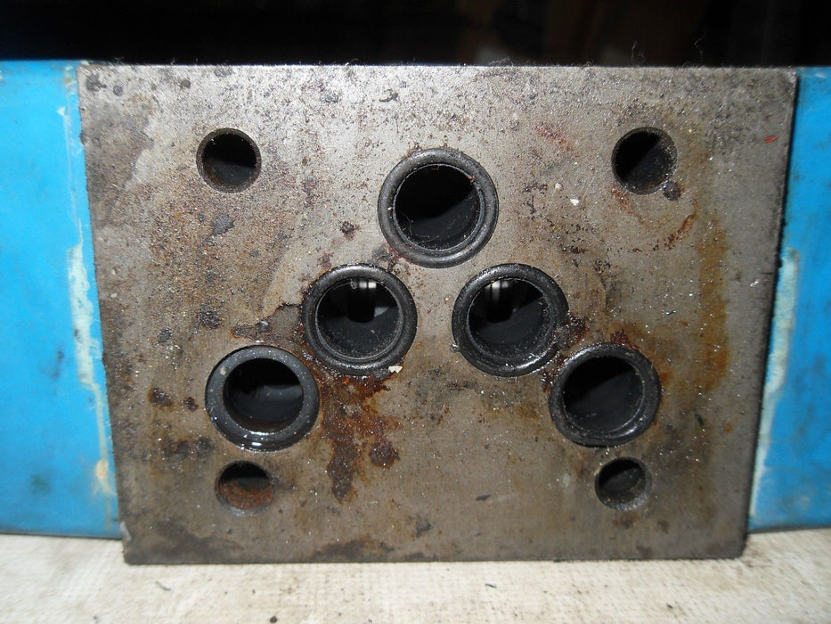 Vickers 02-119590 DG4S4LW 0160 B 60 Directional Valve