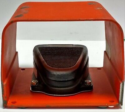 Clipper 634-DA Foot Pedal with a Linemaster 522-B14 Guard