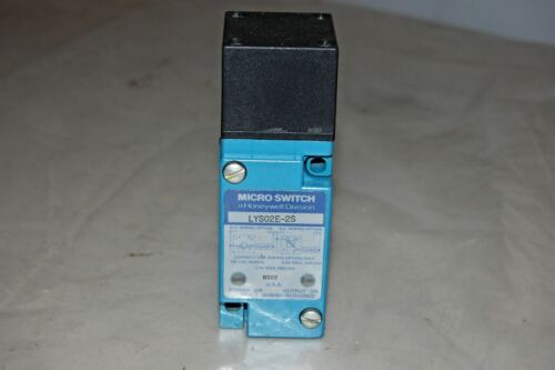 MICRO SWITCH LYS02E-2S PROXIMITY SWITCH INDUCTIVE